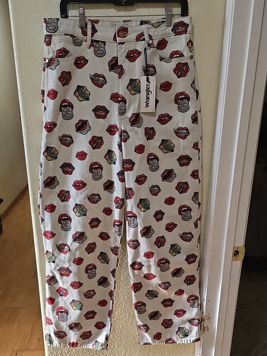 Wrangler Denim - Wrangler White Barrels with Red Lip & Multicolor Pop Prints